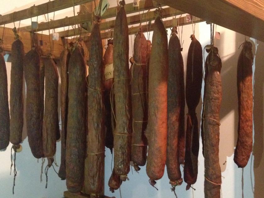 versenyre várva - kolbászok a kamrában