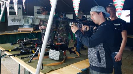 Letáboroznak, toboroznak és gyúrnak is a katonák