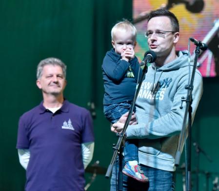 A külügyminiszter is gyúrta