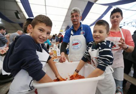 A kolbászfesztiválon felélesztették a mangalicahagyományt