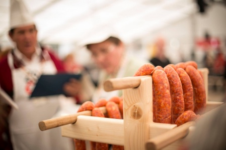 Tovább nő a kolbász hossza, de a szlogen marad: A csabai Csabán az igazi!