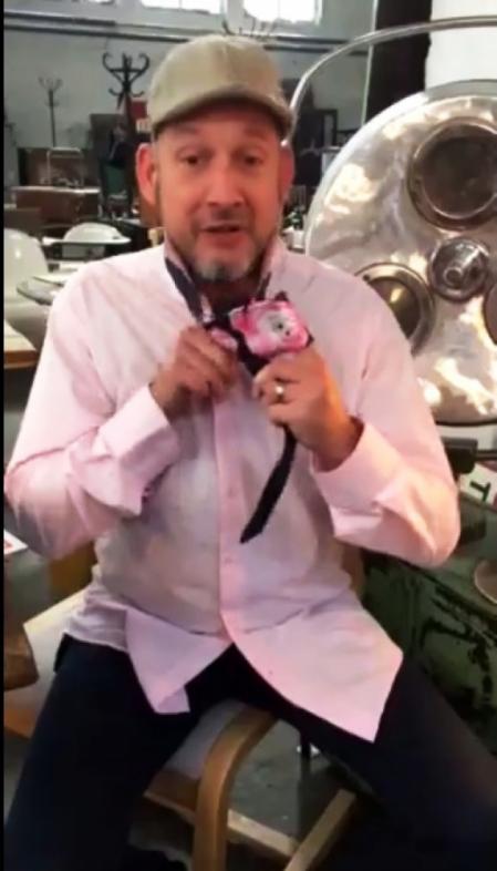 Malacos nyakkendővel jön a Quimby!