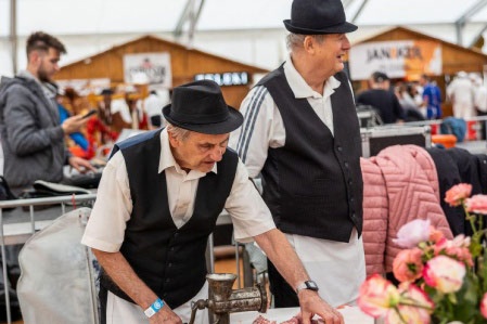 Végeredmény: vasárnapi kolbászgyúró versenyek