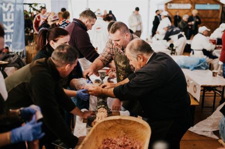 Galamb- és sertéshúsból is gyúrtak kolbászt